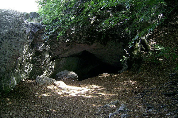 Суук-Коба — «Холодная пещера» (Чатыр-Даг)